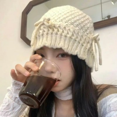穿一只红鞋的男人